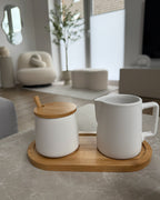 Set latte e zucchero con coperchio, cucchiaio e lattiera